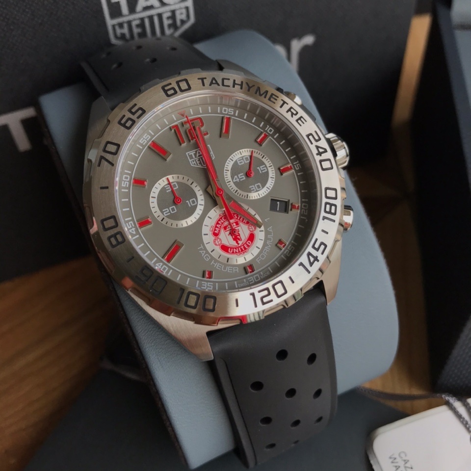 43mm Racing Chrono Red Accent Chronograph Watch